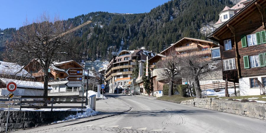 Die Landstrasse in Adelboden. - Adelboden