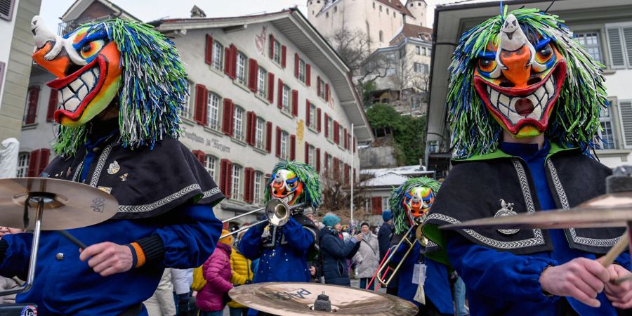 Der Guggemusiker kam mit dem Schrecken davon. (Symbolbild)