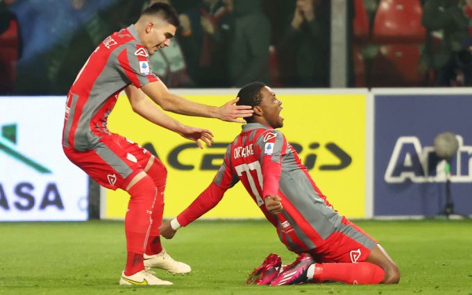 Cremoneses David Okereke jubelt nach einem Tor in der Serie A gegen Inter. EPA/SIMONE VENEZIA Serie A Cremonese