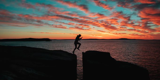 Es gibt Challenges, die machen das Leben spannender. Andere sind dagegen einfach nur gefährlich. Hier zu unterscheiden, ist lebens-wichtig. Challenge spannend Leben gefährlich
