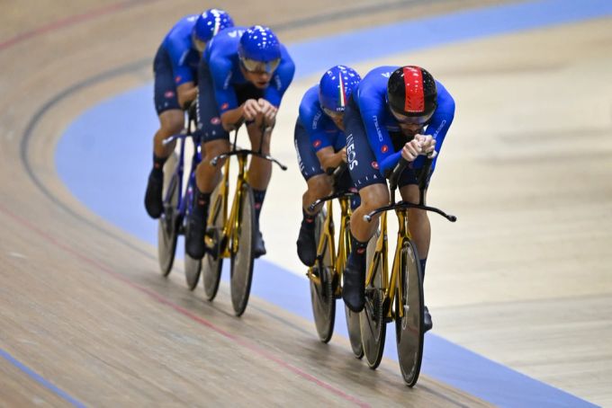 Filippo Ganna mit dem italienischen Quartett im Tissot Velodrome. Tissot Velodrome