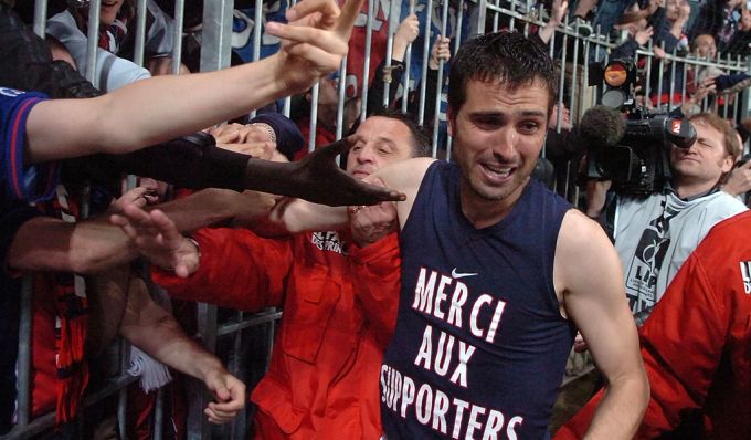 Pauleta verabschiedet sich 2008 von den Fans von Paris Saint-Germain. Pauleta Paris Saint-Germain