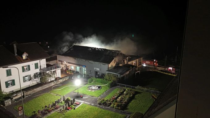 Die Feuerwehr konnte den Brand unter Kontrolle bringen. Feuerwehr