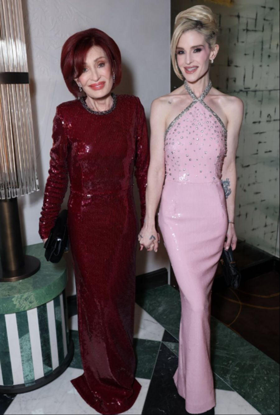 Kelly mit ihrer Mutter Sharon Osbourne.