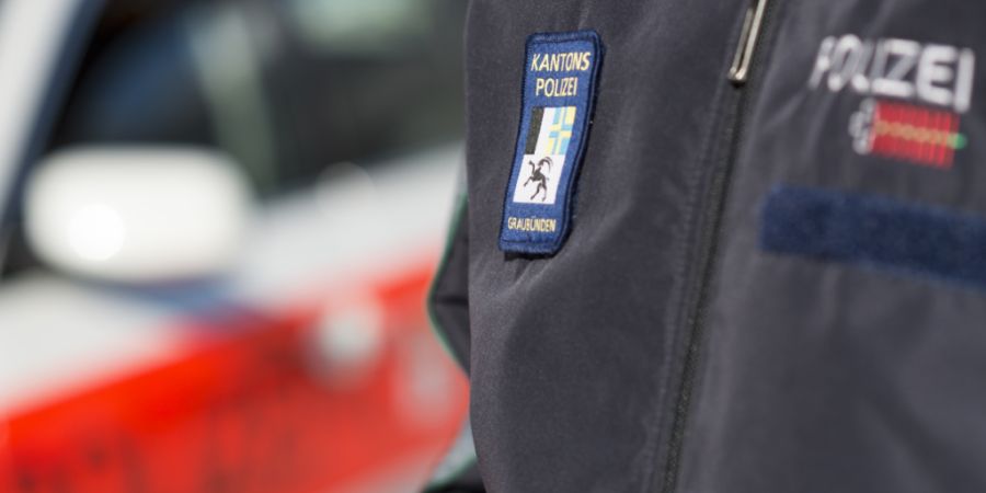 Die Kantonspolizei Graubünden zog am Sonntag einen Raser aus dem Verkehr. (Symbolbild)