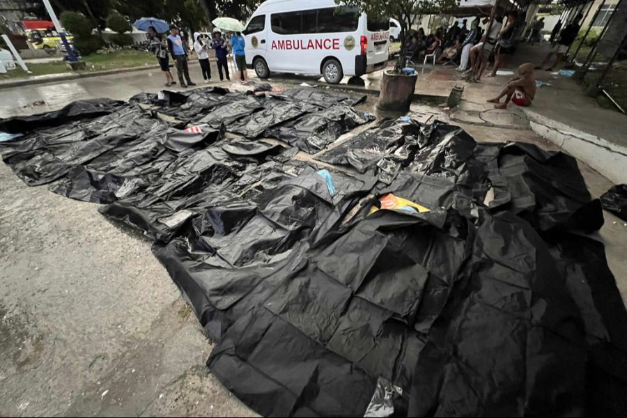 Dem Philippinischen Institut für Vulkanologie und Seismologie zufolge kam es zu mehr als 370 Nachbeben mit einer Stärke bis zu 4,8.