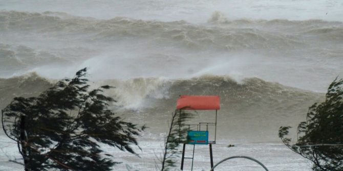Wellen Sturm Meer Asien