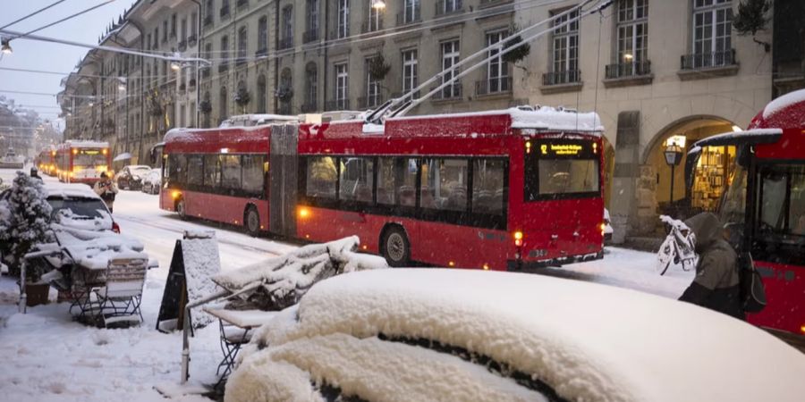 Ein Beispiel: Bernmobil hat 18 Bus-Schneeketten bereit.