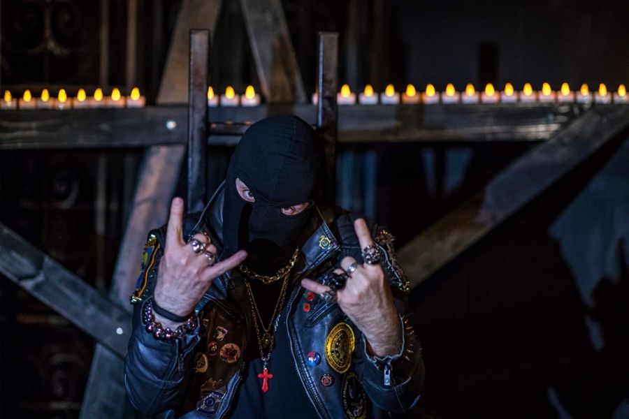 Der Künstler dahinter ist der Engländer Mason Storm.