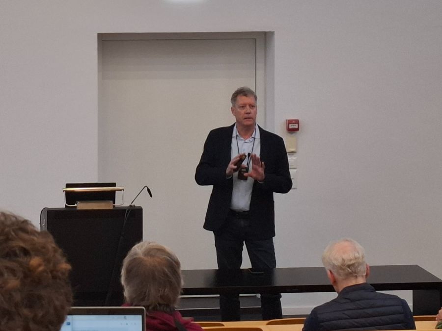 Inputs gab es von Manfred Pfiffner, Professor für Berufspädagogik an der PH Zürich und Professur für Künstliche Intelligenz und Didaktik an der Universität Graz (Ö) ...