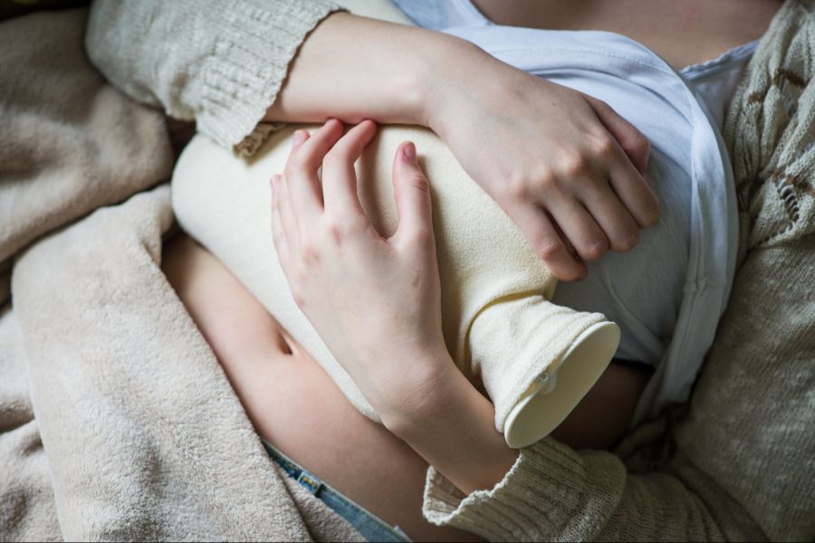 Endometriose und PCOS verursachen starke Schmerzen bei Frauen. (Symbolbild)
