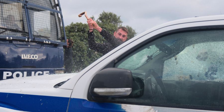 Kreta Bauernproteste Polizeiwagen