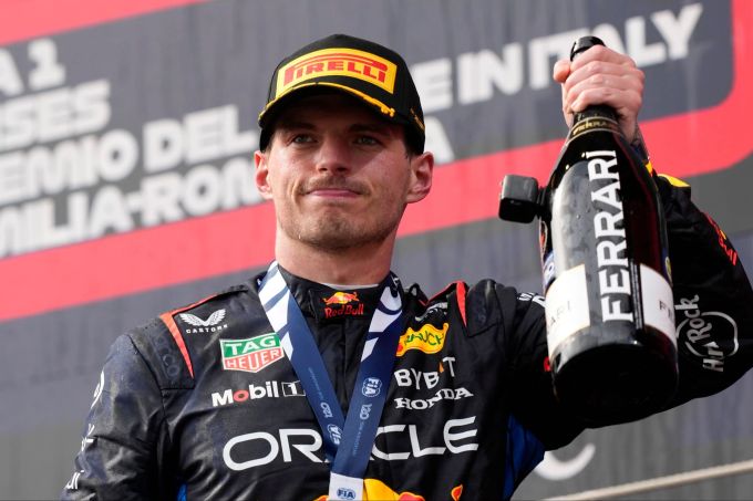 Max Verstappen und Red Bull führen die WM-Wertungen in der Formel 1 an. Max Verstappen Red Bull