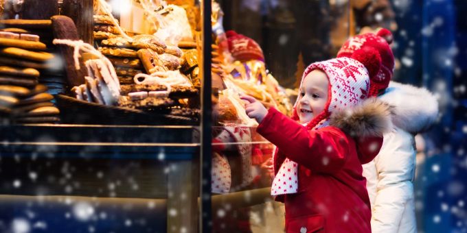 Weihnachtsmärkte sind ein besonderes Erlebnis für Gross und Klein. Kind am Markt