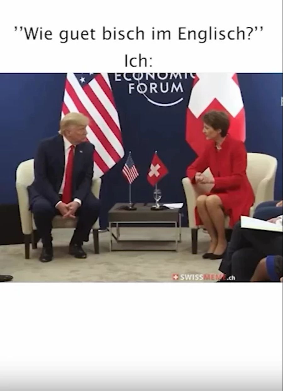 Simonetta Sommaruga unterhält sich mit Donald Trump auf Englisch.