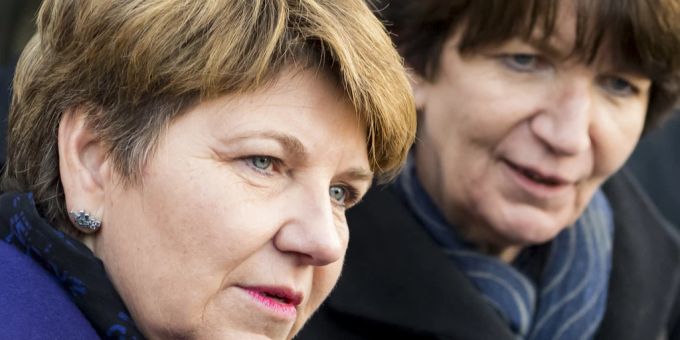Bundespräsidentin Viola Amherd (links) und ihre persönliche Mitarbeiterin Brigitte Hauser-Süess beim offiziellen Empfang im Wallis nach Amherds Wahl in den Bundesrat, am 13. Dezember 2018 in Sitten VS. Viola Amherd Brigitte Hauser-Süess