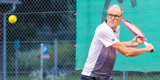 Mit Daniel Roth vom TC Aarau gab es in der Kategorie 55+ einen Aussenseiter-Sieg an den Aargauischen Senioren Meisterschaften in Teufenthal. Aargauischen Senioren Meisterschaften 2024