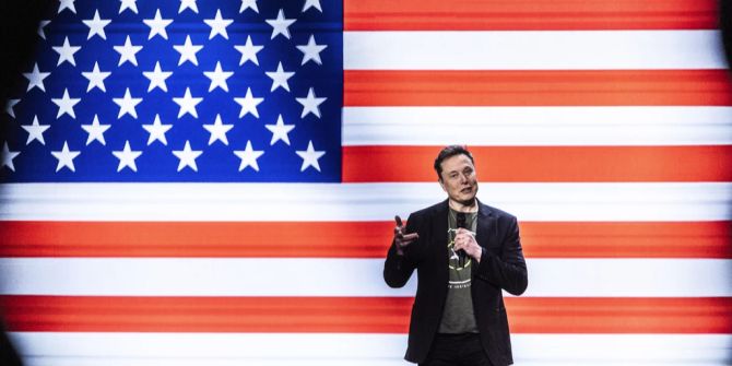 musk täglich vor usflagge