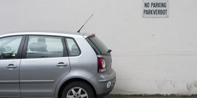 Falsch geparkt? In Zürich kann das Abschleppen teuer werden. (Symbolbild) Auto Parkverbot