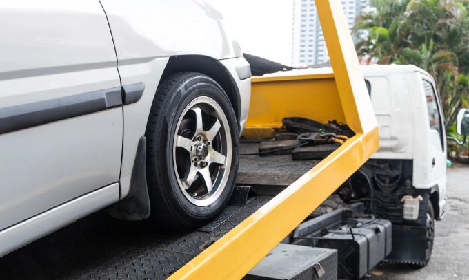 In Zürich kann das Abschleppen eines Autos bis zu 1500 Franken kosten. (Symbolbild) Abschleppen Zürich