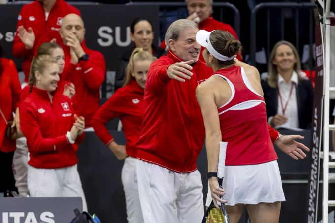 Jubel bei der Schweizer Delegation nach Spiel ein. Bencic