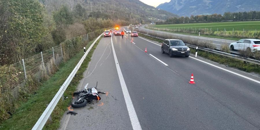 Motorradunfall auf Autobahn.