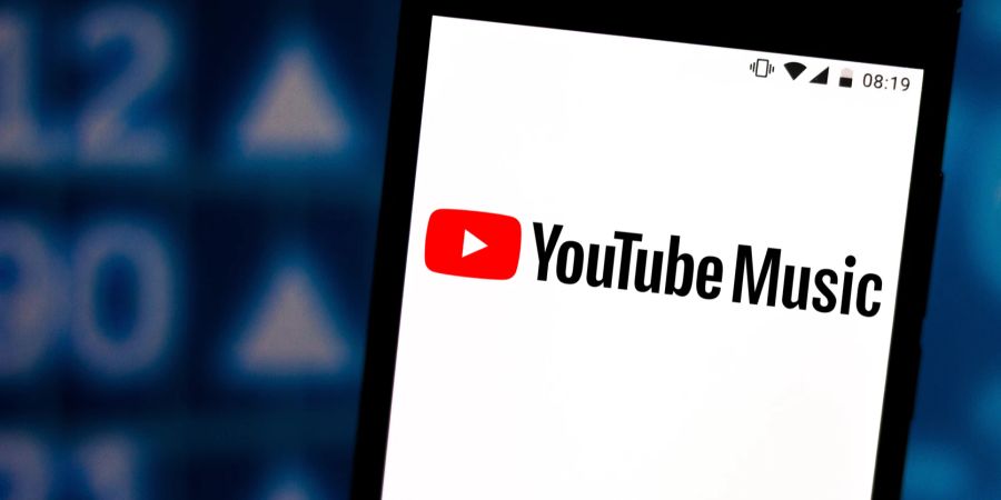 Smartphone mit Youtube Music App