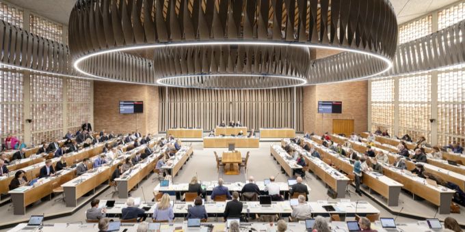 Der Gemeinderat in Zürich hat seinen Lohn verdoppelt. gemeinderat zürich