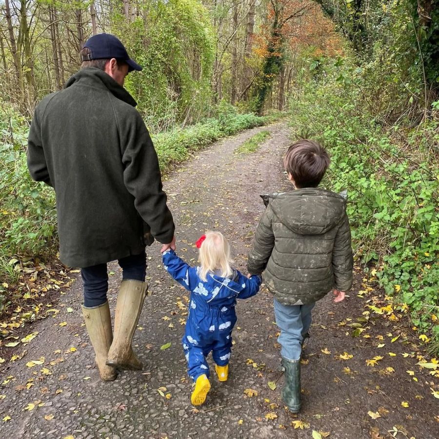 Edoardo mit Tochter Sienna und Sohn Wolfie.