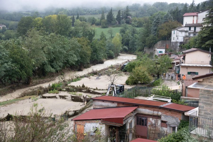 Inzwischen gibt es zwischen Rom und den Regionalregierungen der Hochwasser-Gebiete auch gegenseitige Schuldzuweisungen