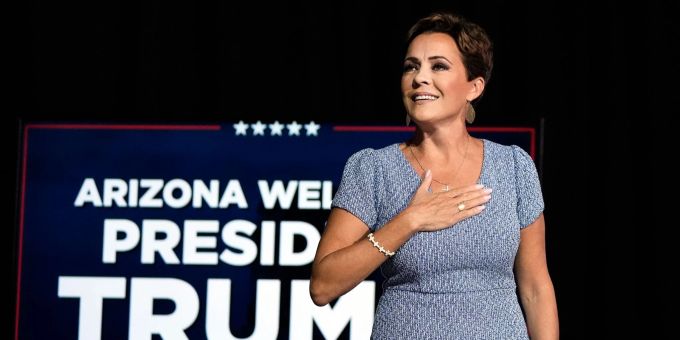 Die Republikanerin Kari Lake will in den Senat. (Archivbild) Alex Brandon/AP/dpa Wahlkampf in den USA - Trump