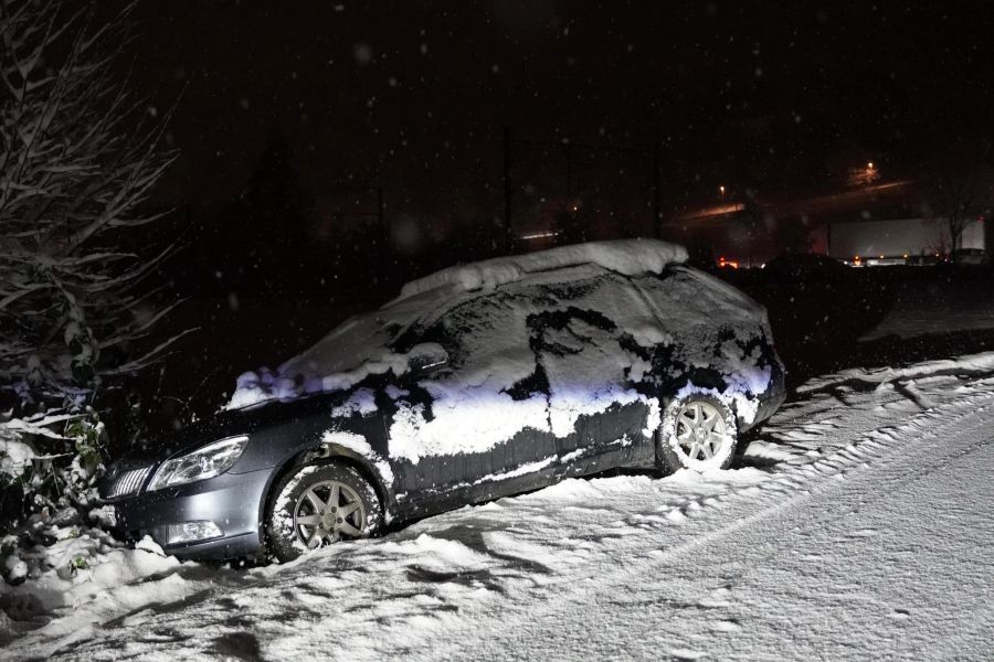 Viele verunfallte Autos sind verwaist, die Abschleppdienste sind ausgelastet.