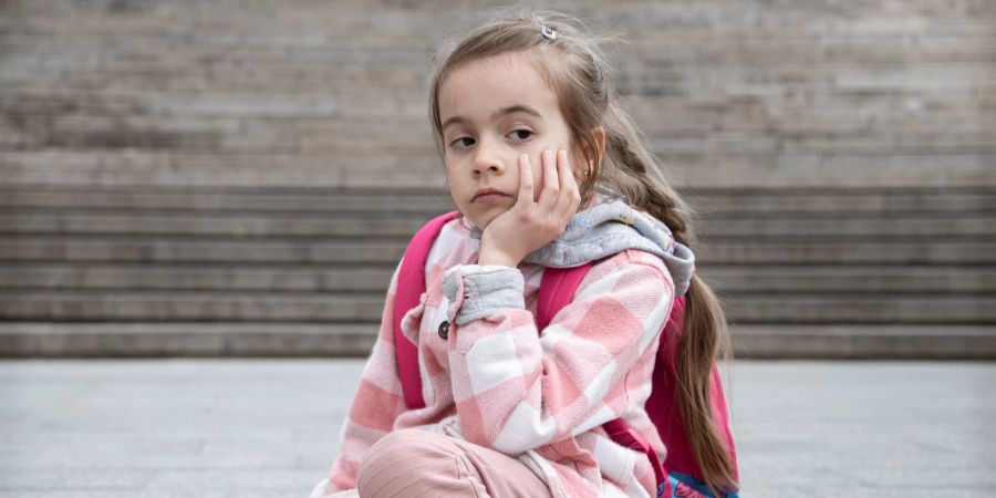 Mädchen mit Rucksack