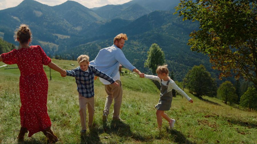 Berge draussen Familie fröhlich