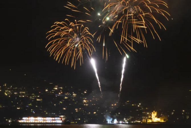 Feuerwerke auf dem Thunersee