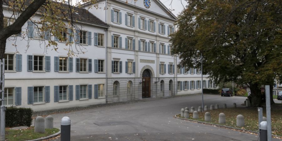 Das Zücher Obergericht reduzierte die Strafe für einen Messerangreifer. Ihm könne keine versuchte Tötung nachgewiesen werden, begründete es den Entscheid. (Archivbild)