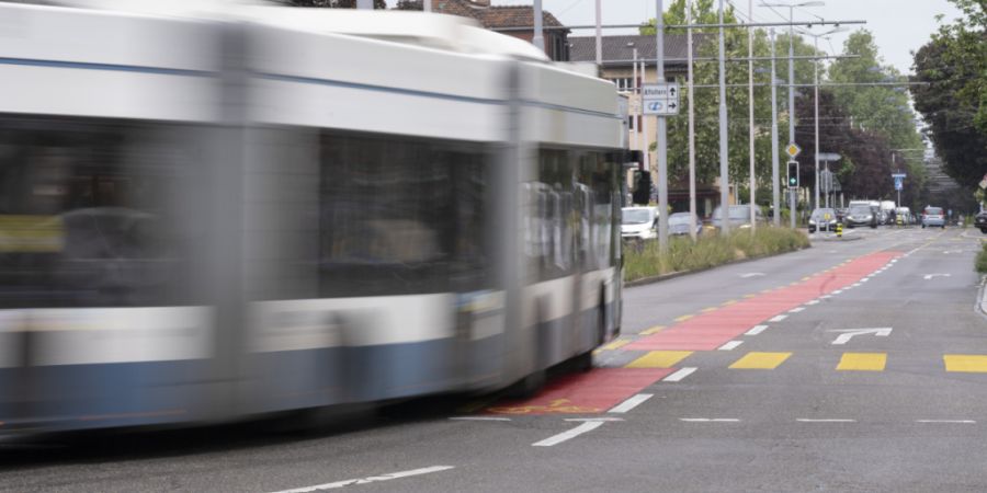 Das Tram Affoltern dürfte in der Stadt Zürich gebaut werden. Erste Resultate deuten auf ein klares Ja hin. (Archivbild)