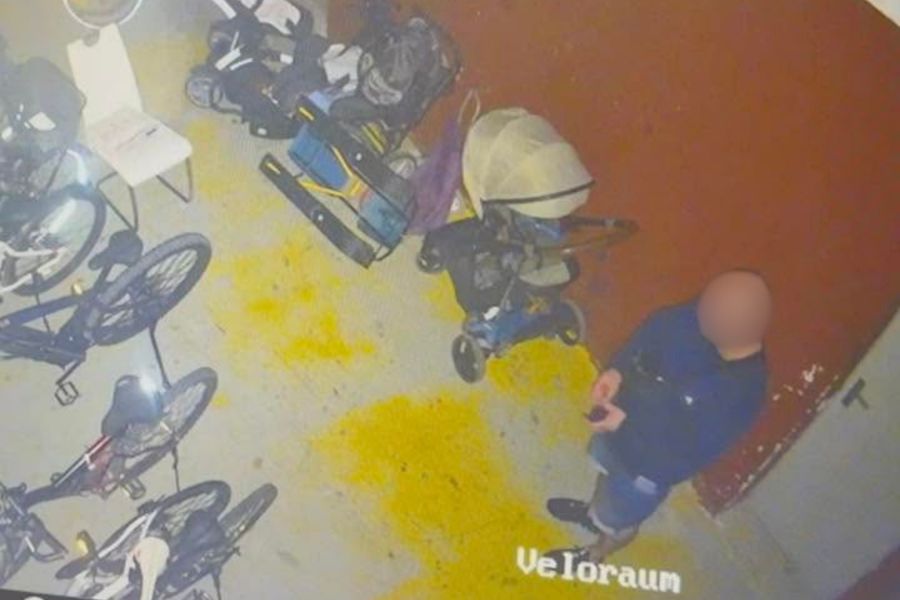 Ein Velodieb verschafft sich in Spreitenbach AG in der Nacht auf Montag Zugang zu einem videoüberwachten Velokeller.