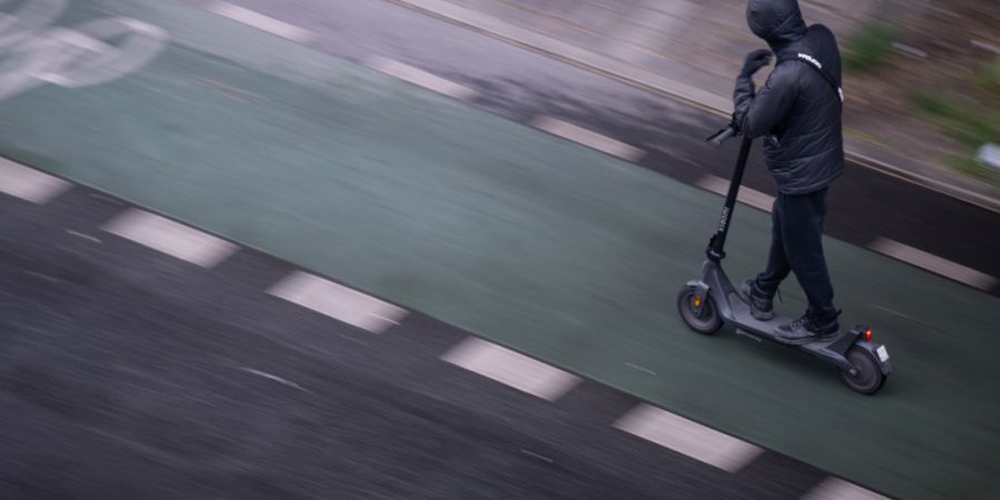 Der betrunkene Mann war mit einem E-Trottinett ohne Typengenehmigung in Arbon unterwegs. (Symbolbild)