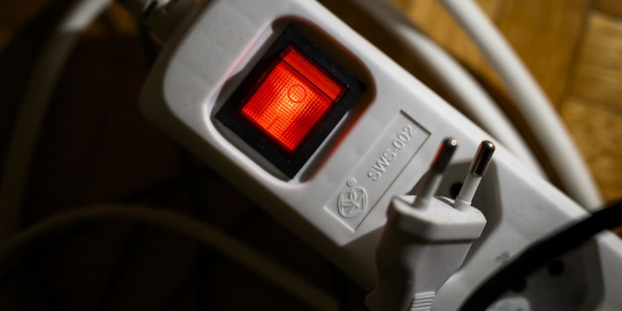 Strom wird im Kanton Schaffhausen 2027 erstmals seit mehreren Jahren günstiger. (Symbolbild)