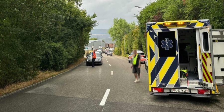 In Breitenbach SO ist ein Töfffahrer gestürzt und hat sich dabei mittelschwer verletzt.