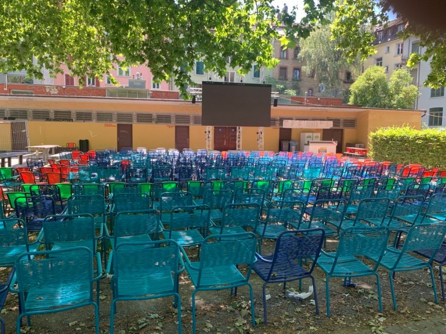 Die Gäste des Public Viewings im Bullingerhof im Zürcher Kreis vier können aber auch zu späterer Stunde mitfiebern.