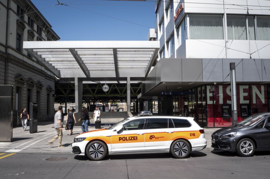 Ein schweizerisch-türkischer Doppelbürger stach am Donnerstagmorgen beim Bahnhof in Winterthur auf drei Personen ein.