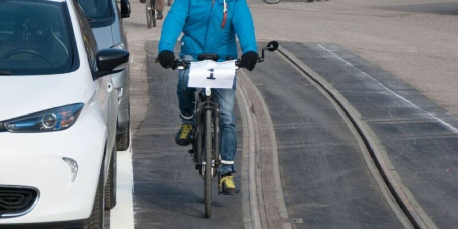 Nach mehreren gescheiterten Versuchen soll das velofreundliche Gleis 2027 erneut in Basel getestet werden. Zuvor wurde es in einer Testanlage in Füllinsdorf BL (Bild) geprüft.