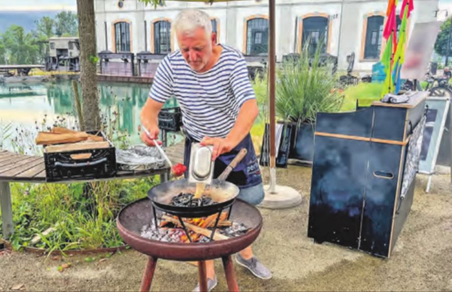 Dank des «Grill Atlantique» soll schon bald französisches Küstengefühl durch Bern, Biel und Hagneck wehen. Im Bild: Christoph Gilgen.