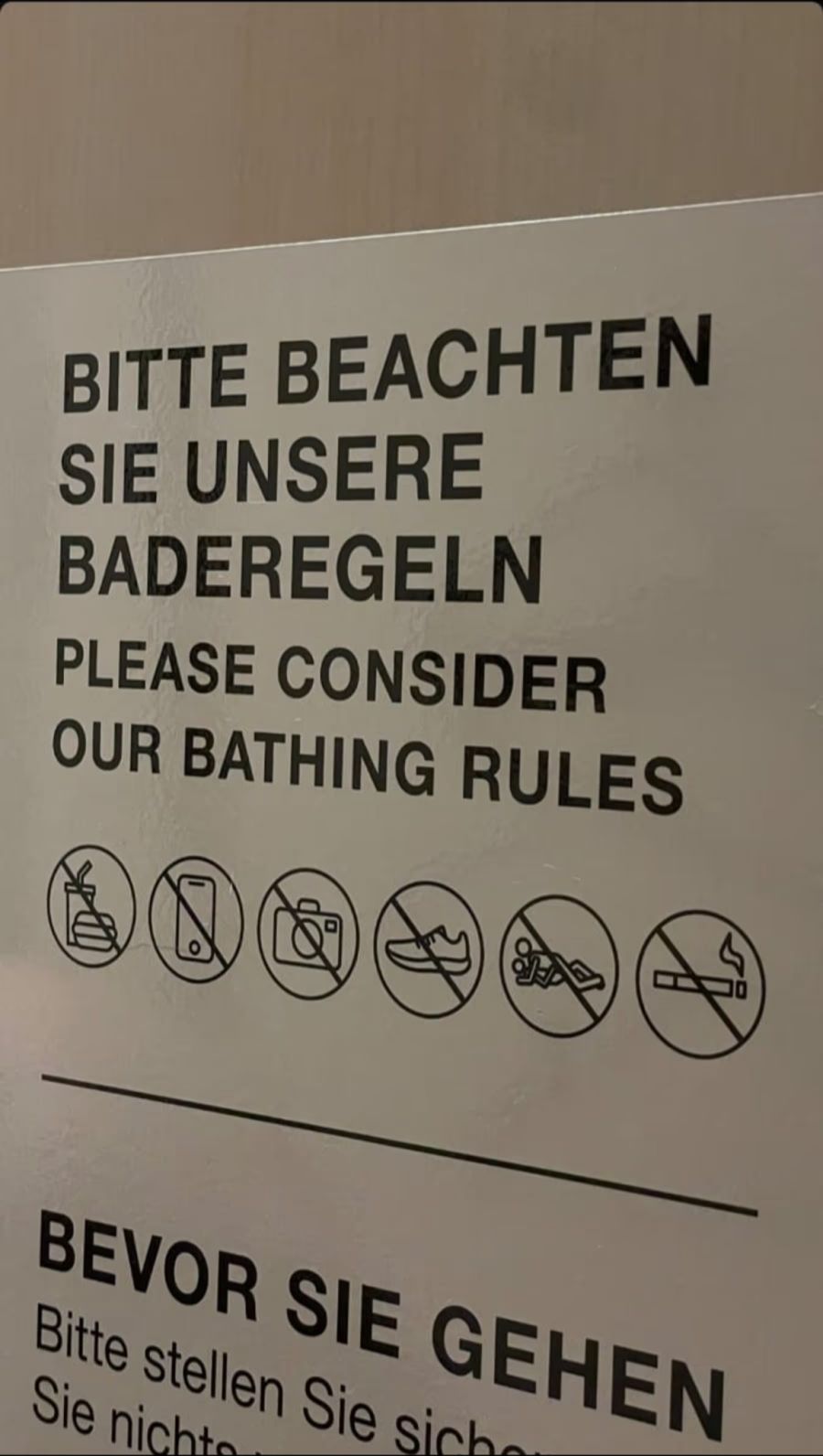 Fotografieren und filmen ist praktisch in allen Bädern verboten – oft auch Handys allgemein. Hier zum Beispiel im Rigi Kaltbad, das zu den Aqua Spa Resorts gehört.