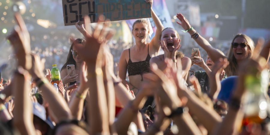 Am 48. Openair St. Gallen gab's jede Menge Musik, grosse Hitze, viele Fans: Im Bild diejenigen der Band Hecht am Freitag, 26. Juni 2026.