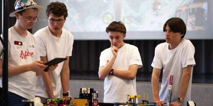 Das First-Lego-League-Team Fluffy hat sich für die Weltmeisterschaften in Australien qualifiziert. Fachhochschule Graubünden