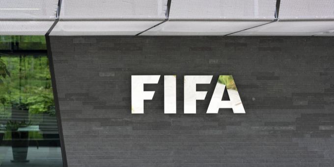 In Zürich hat eine Ex-Mitarbeiterin der Fifa einen Vergleich errungen, nachdem ihr nach der ersten Schwangerschaft gekündigt wurde. FIFA Logo