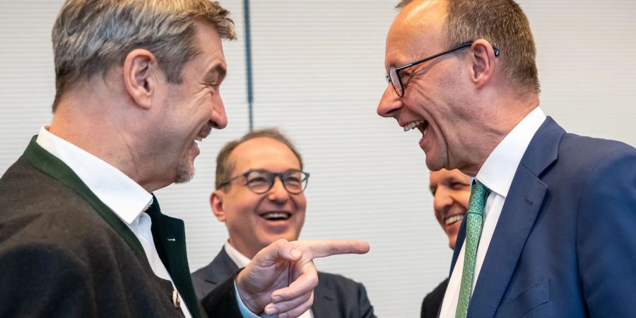 Ohne Zustimmung aus Bayern wird es knapp für das Finanzpaket im Bundestag. (Archivbild)